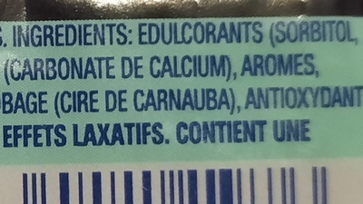 Picture of the Airwaves Black Menthol packaging showing that it contains sugar alcohols such as mannitol and sorbitol